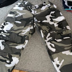 Camo Cargo Pants - Size Large - Zumiez